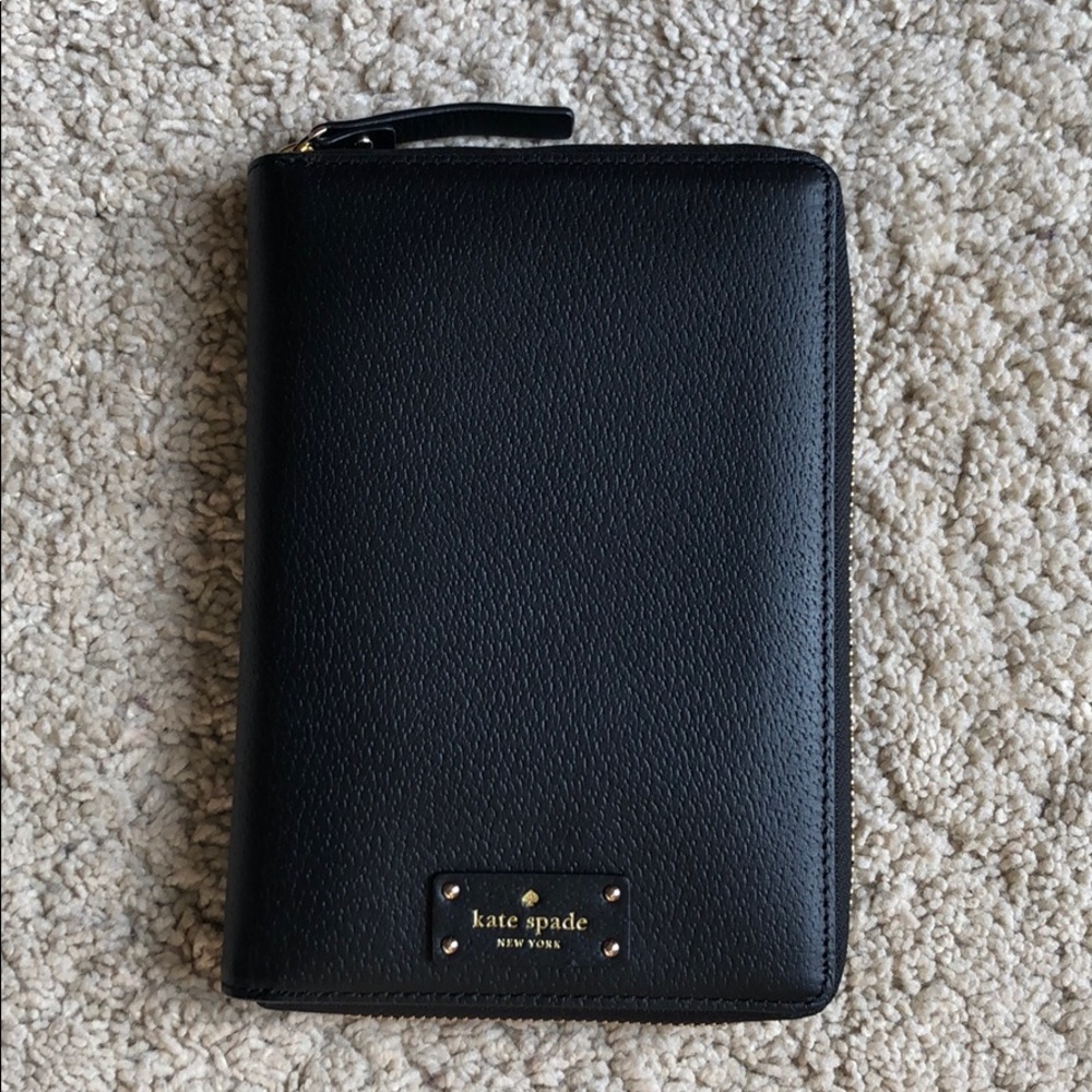 Kate spade planner with inserts. ♠️